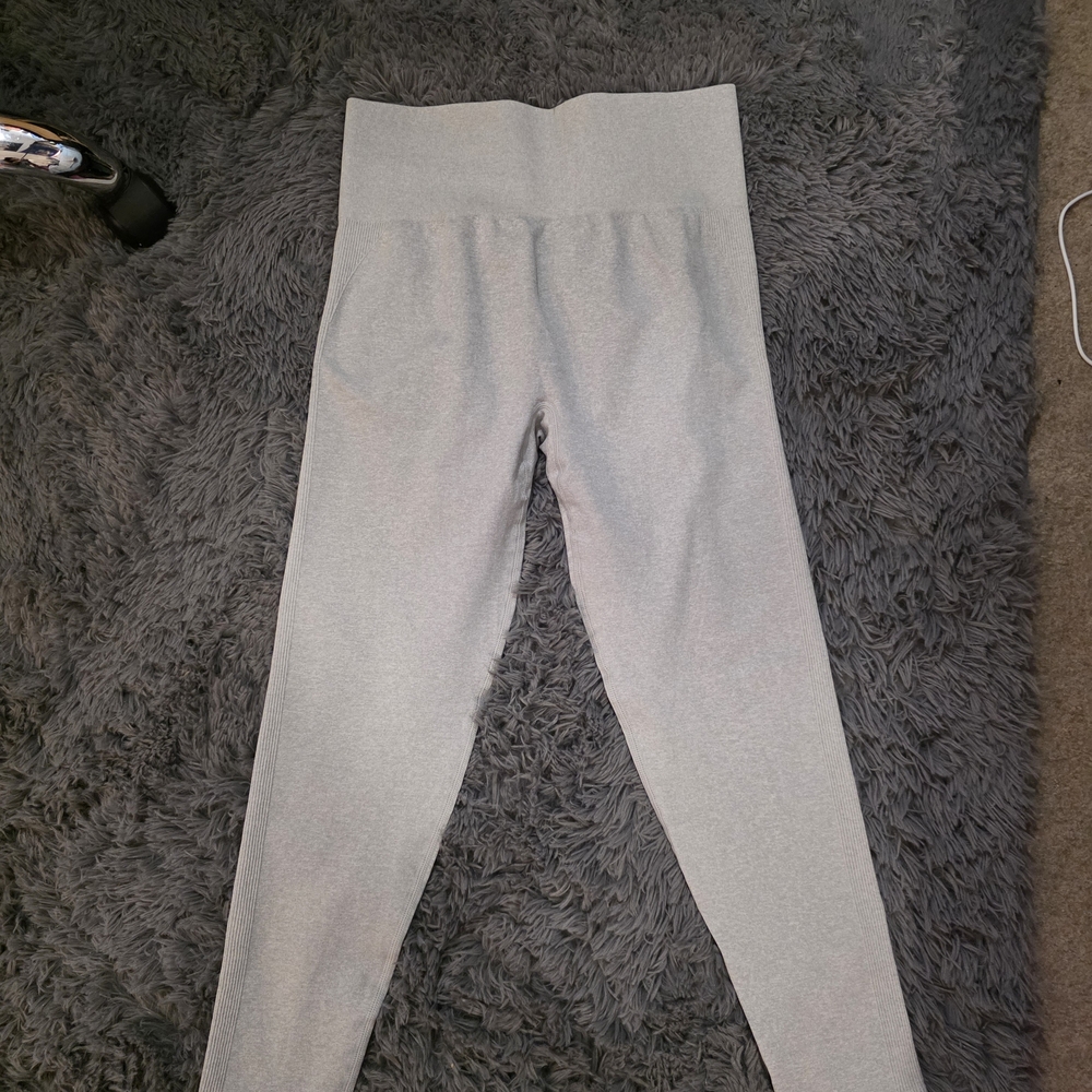 Seamless, high-waisted, contour-enhancing athletic leggings - Picture 1 of 7